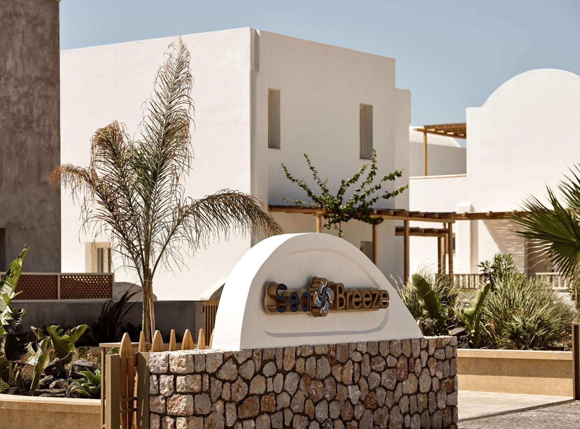Sea Breeze Santorini Beach Resort, Curio By Hilton Agios Georgios  Dış mekan fotoğraf