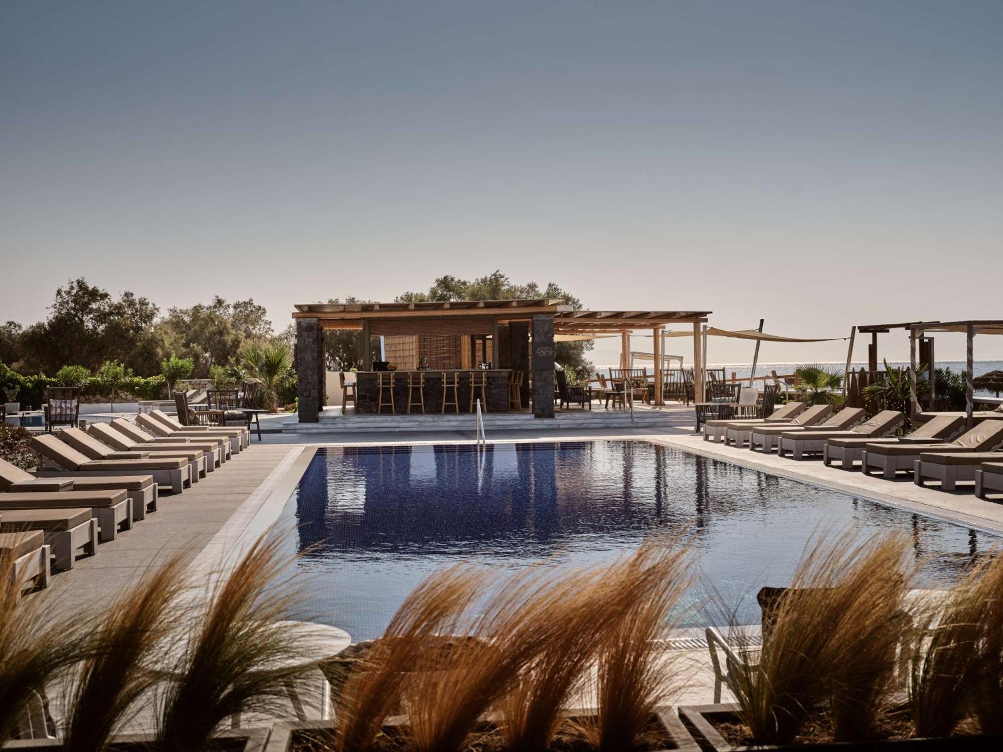 Sea Breeze Santorini Beach Resort, Curio By Hilton Agios Georgios  Dış mekan fotoğraf