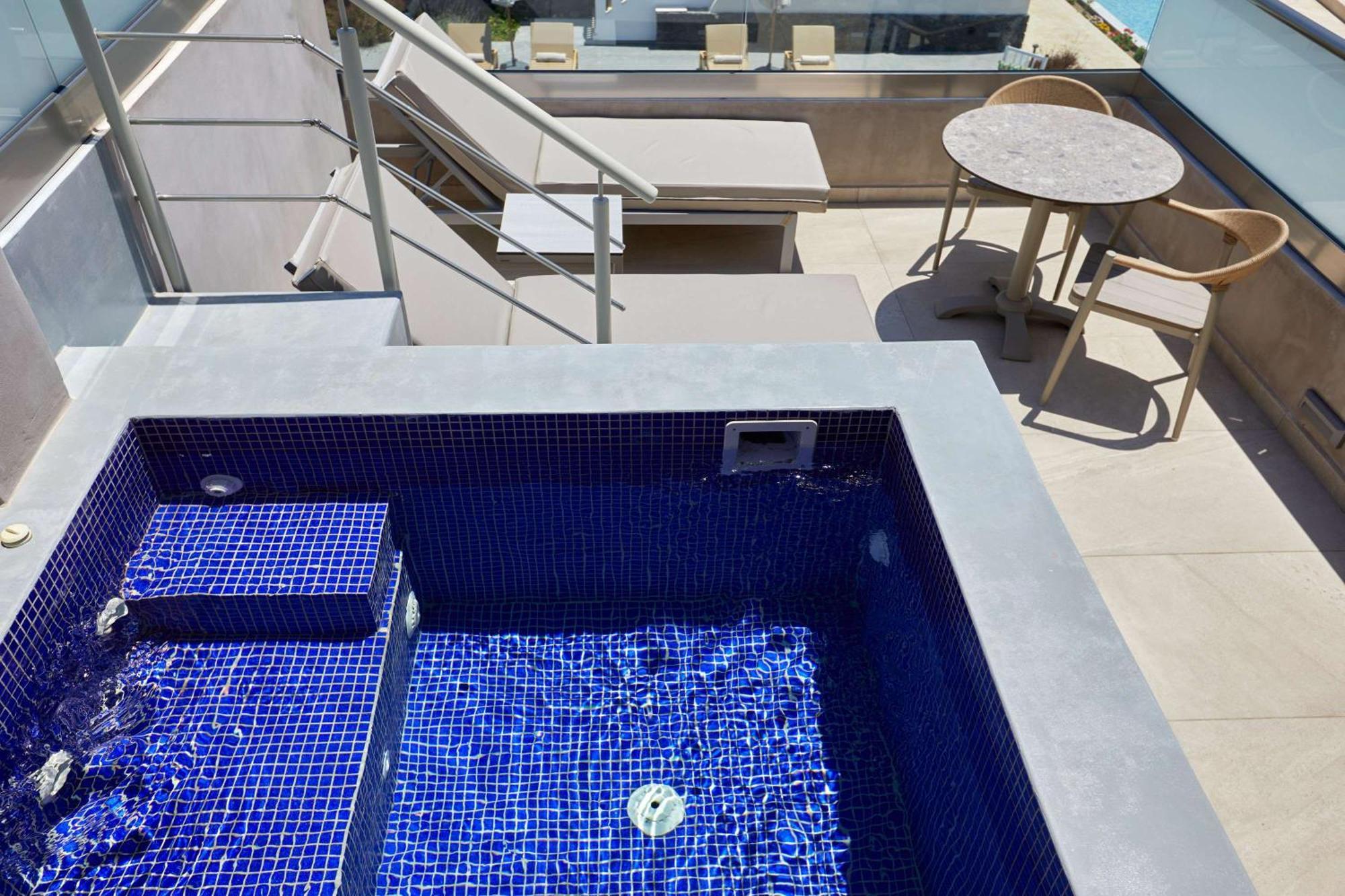 Sea Breeze Santorini Beach Resort, Curio By Hilton Agios Georgios  Dış mekan fotoğraf