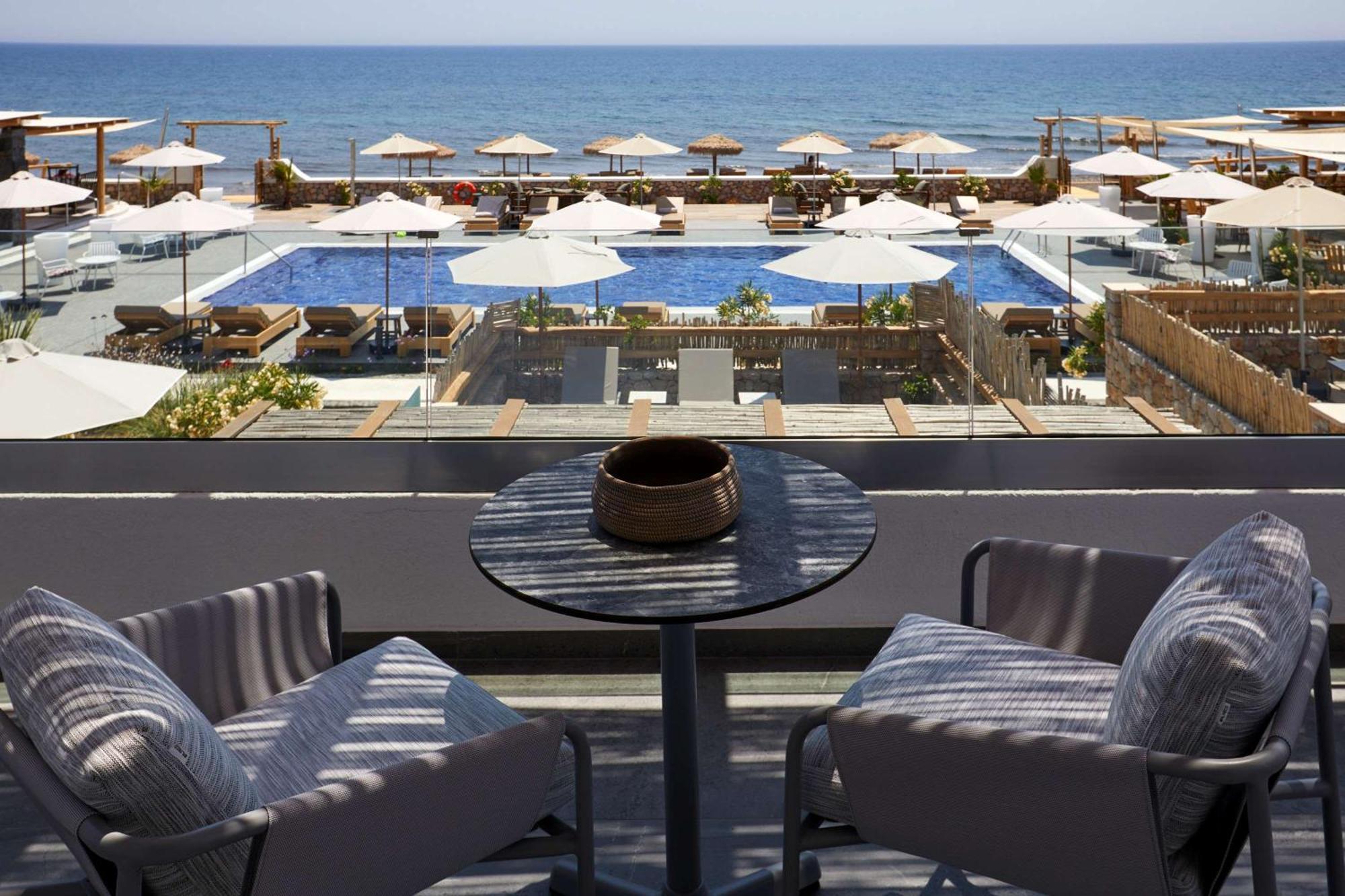 Sea Breeze Santorini Beach Resort, Curio By Hilton Agios Georgios  Dış mekan fotoğraf