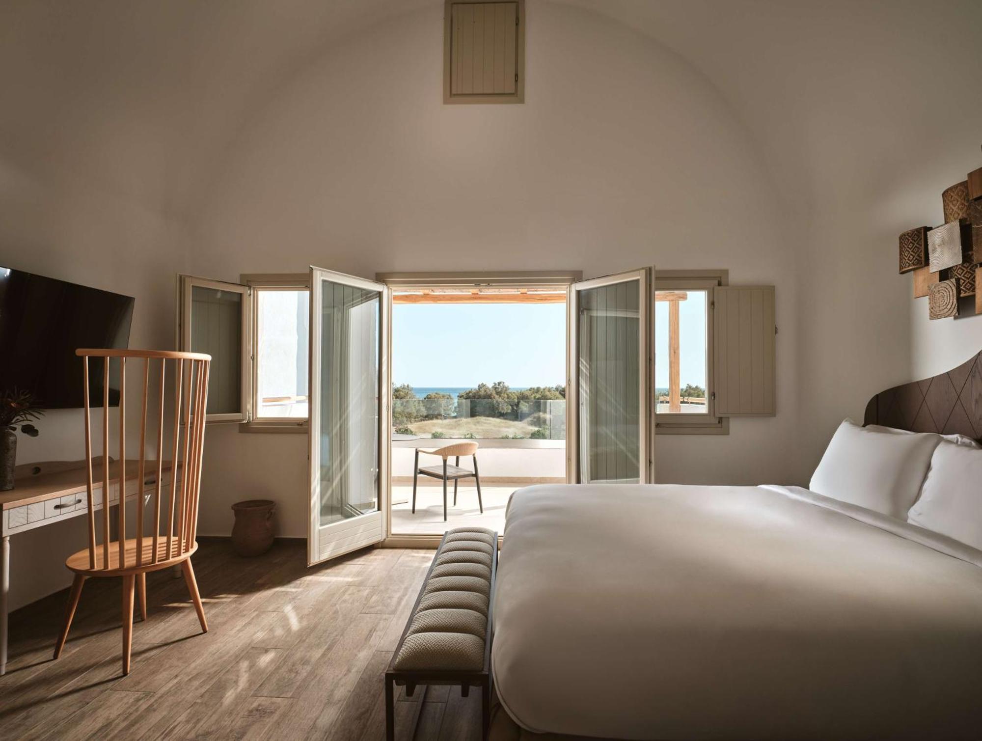 Sea Breeze Santorini Beach Resort, Curio By Hilton Agios Georgios  Dış mekan fotoğraf