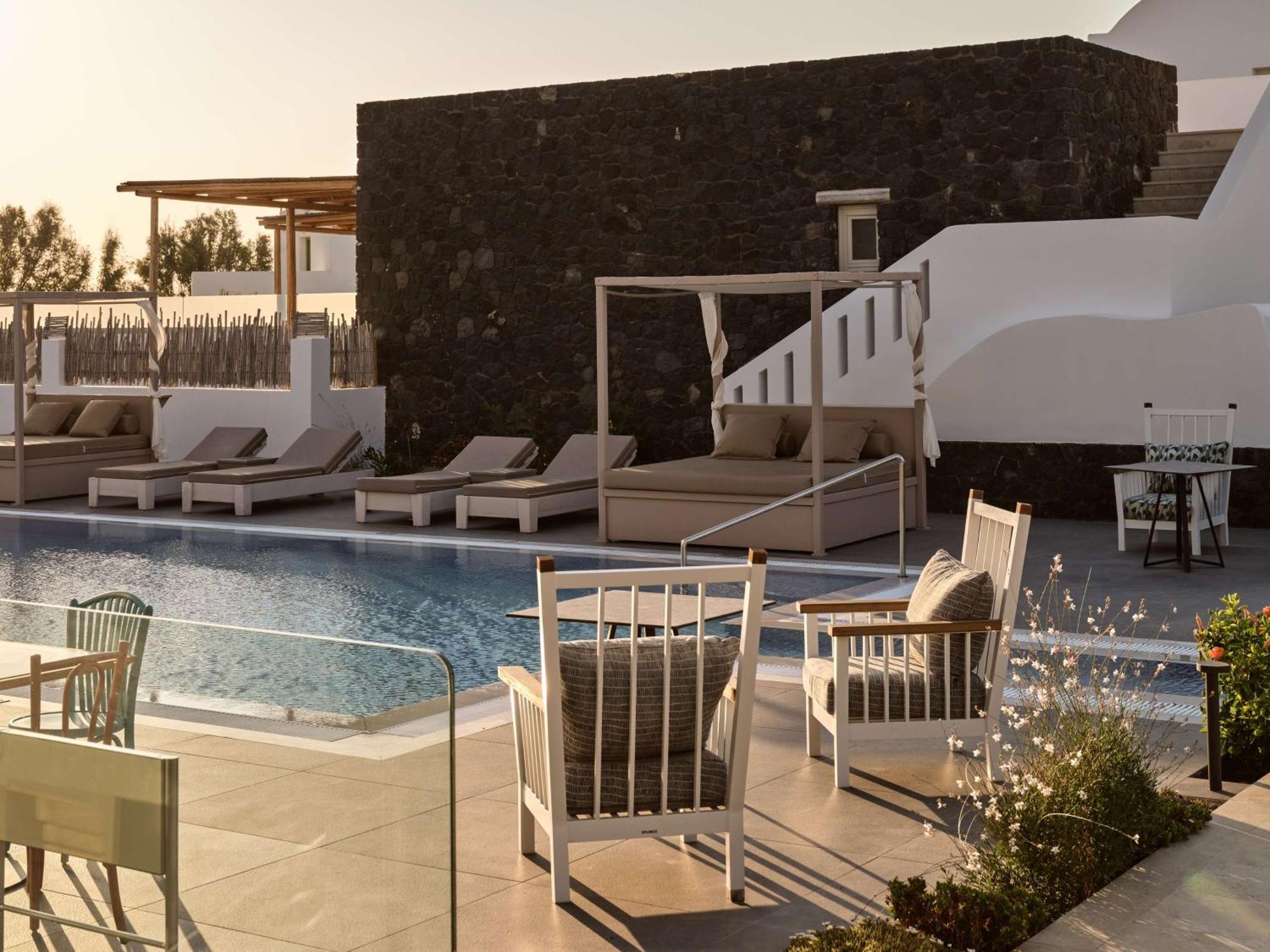 Sea Breeze Santorini Beach Resort, Curio By Hilton Agios Georgios  Dış mekan fotoğraf
