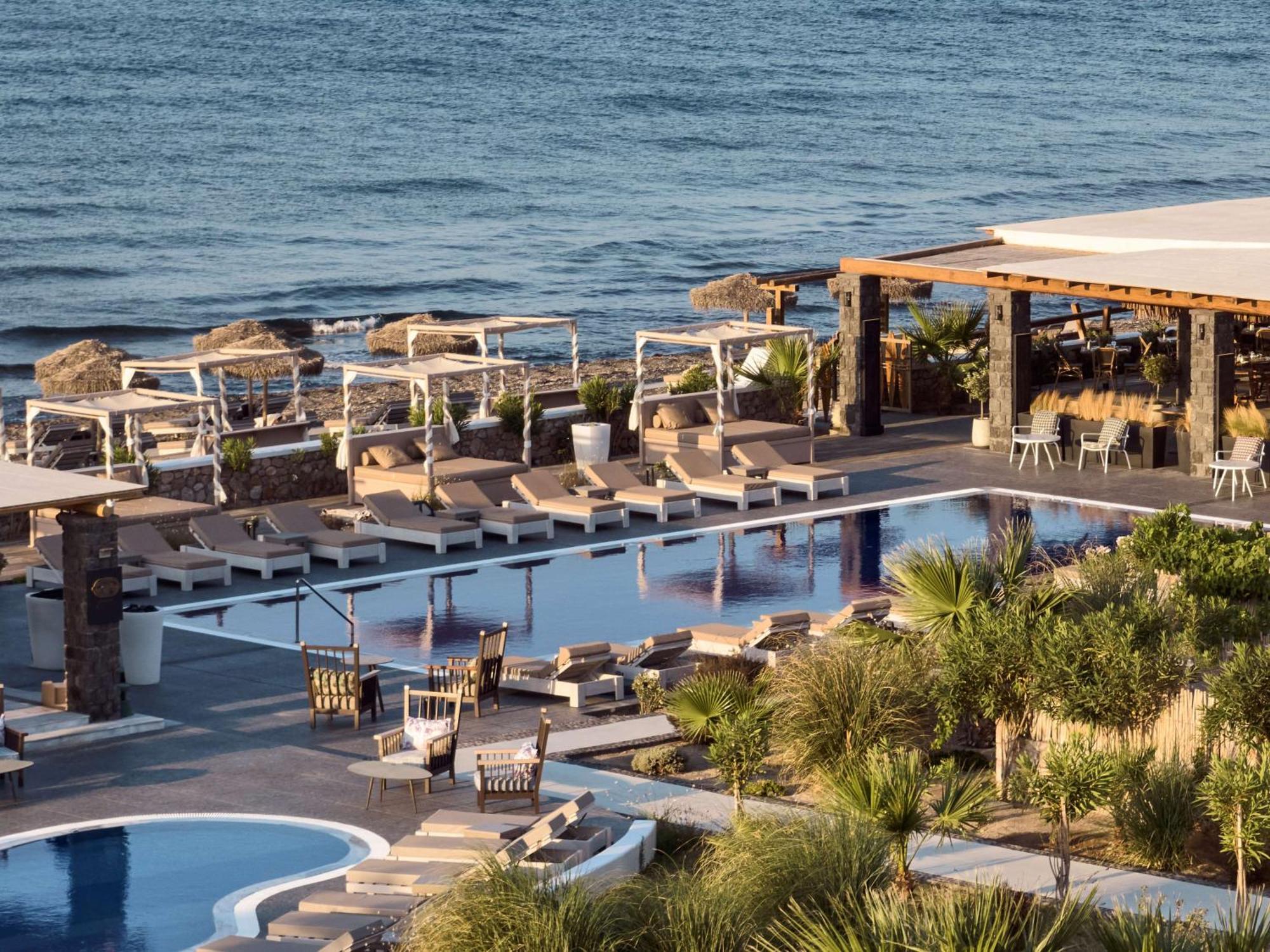 Sea Breeze Santorini Beach Resort, Curio By Hilton Agios Georgios  Dış mekan fotoğraf