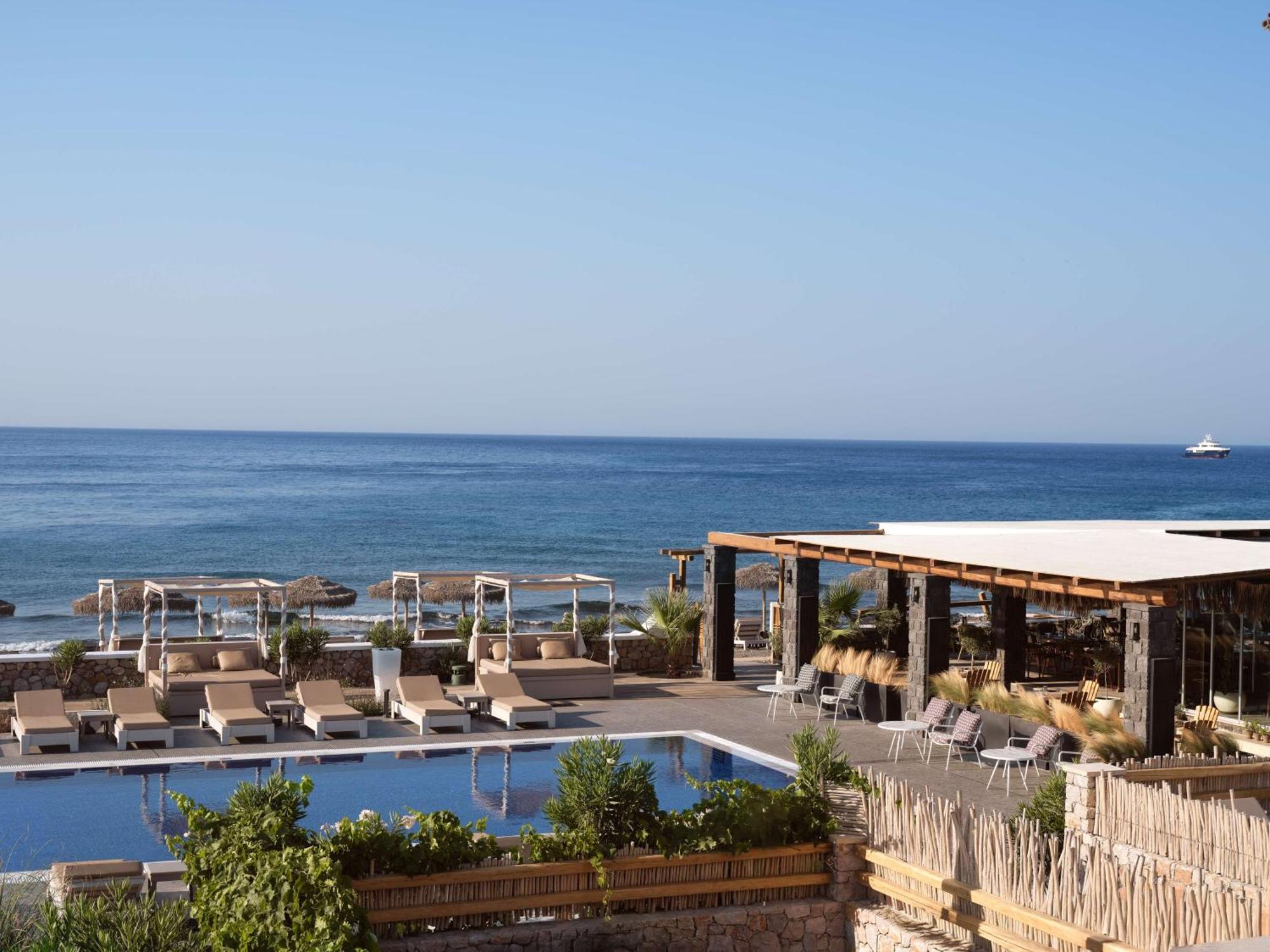 Sea Breeze Santorini Beach Resort, Curio By Hilton Agios Georgios  Dış mekan fotoğraf