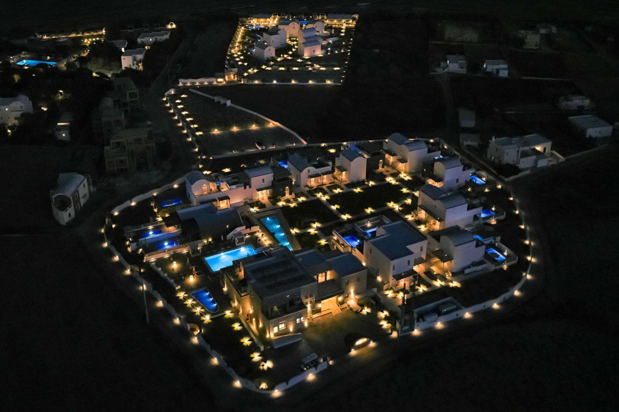 Sea Breeze Santorini Beach Resort, Curio By Hilton Agios Georgios  Dış mekan fotoğraf