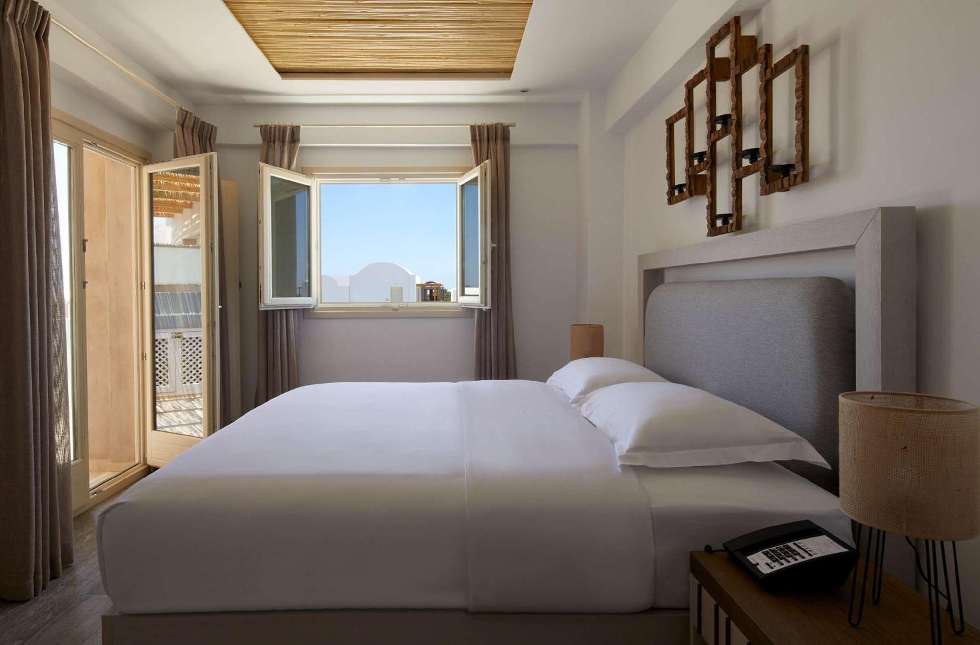 Sea Breeze Santorini Beach Resort, Curio By Hilton Agios Georgios  Dış mekan fotoğraf
